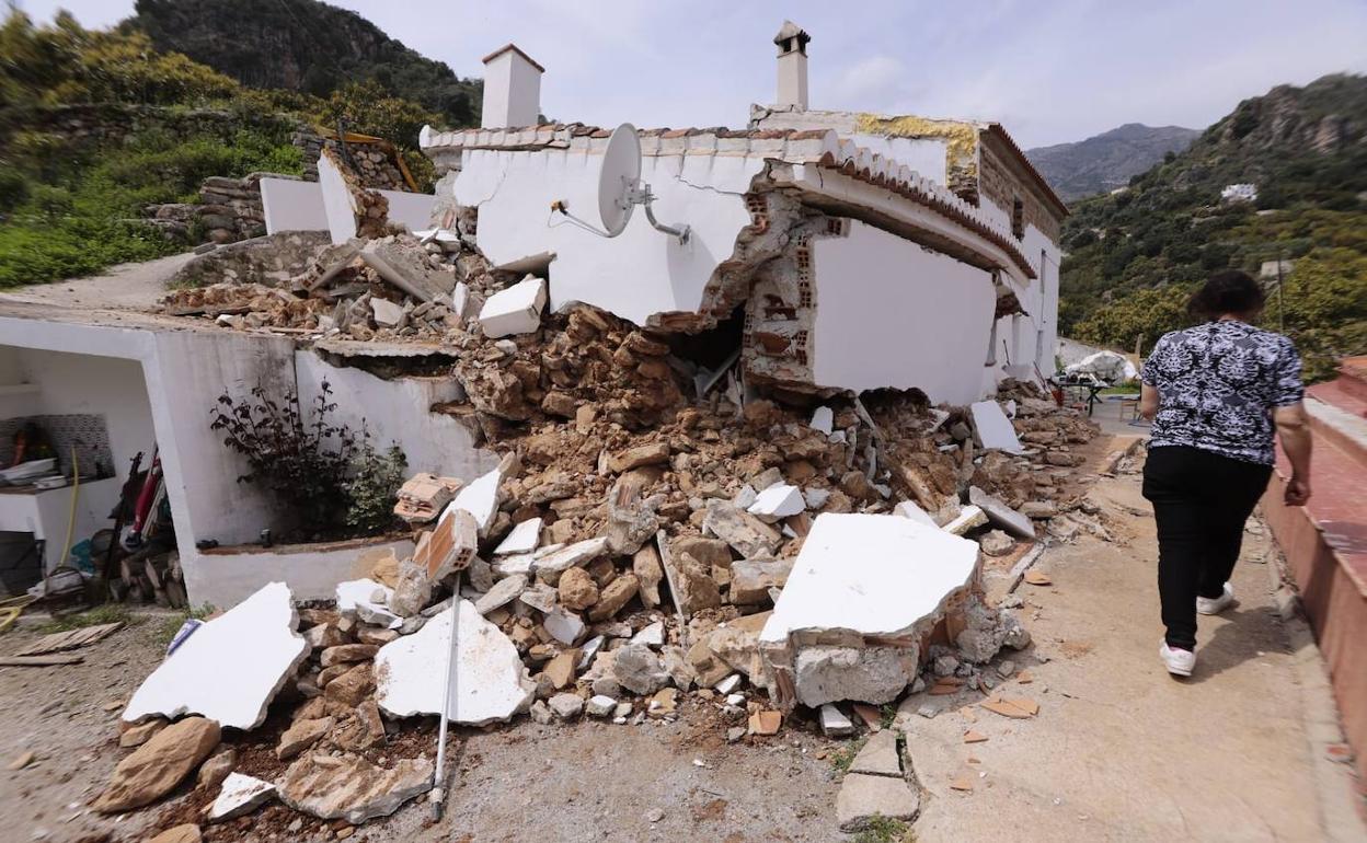 El Movimiento De Una Falla Destroza Cuatro Viviendas Y Un Dep Sito De